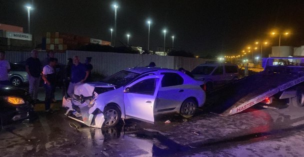Virajı alamayan otomobil karşı şeride geçti: 5 yaralı