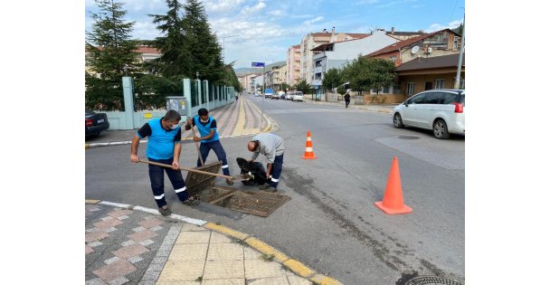 YAĞMURSUYU HATLARI TEMİZLENİYOR