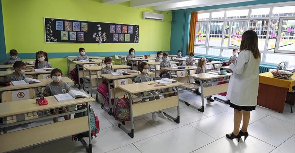 Yaklaşık 1 milyon 200 bin öğretmen genç nesilleri geleceğe hazırlıyor