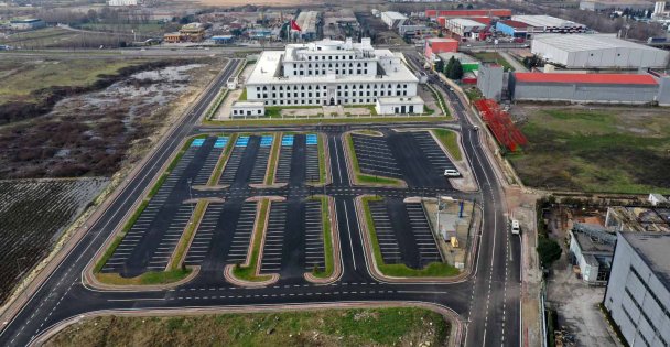 Yan Yollar, Otopark Ve Çevre Düzenlemesi Tamam