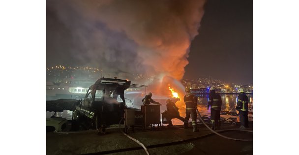 Yangında 2 motor yat ile 1 tekne kullanılamaz hale geldi