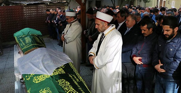 Yangında ölen anneyle kızı toprağa verildi