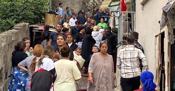 Yangını gören mahalleli sokağa döküldü