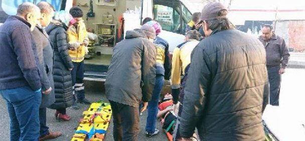 Yaralıyı hastaneye yetiştirirken öğrenciye çarptı!