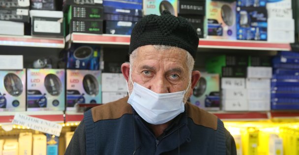 Yaşlı adam eczane çalışanınca darbedildi