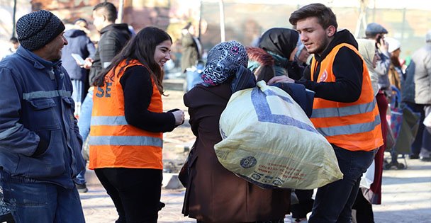 Yaşlıların yüzünü güldüren yardım