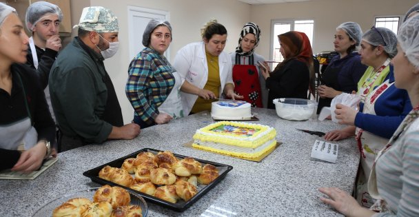 Yeni pastacı çırakları bu kursta yetişiyor