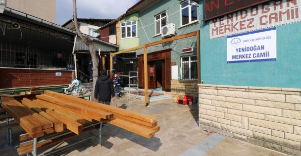 Yenidoğan Camiinin Sundurması Da Yenileniyor