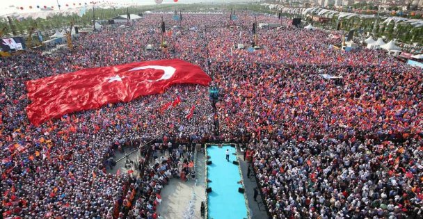 Yenikapı'da milyonlar demokrasi ve şehitler için buluştu (Canlı yayın)