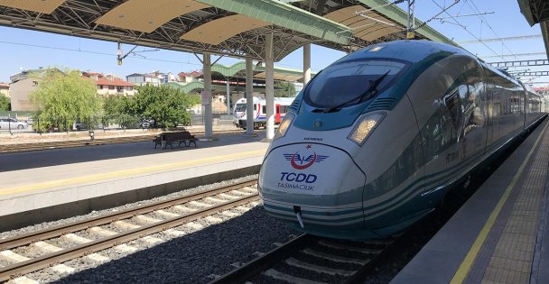 YHT ve Banliyö Tren Sefer Saatleri Değişti