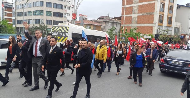 Yıldızlı, Kadınlarla Adeta Gövde Gösterisi Yaptı