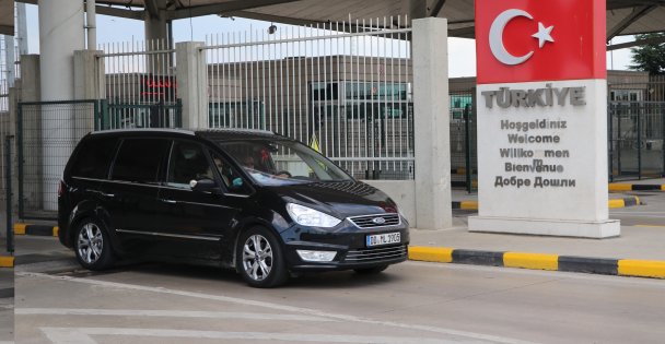 Yıllık izinlerini Türkiye'de geçirecek gurbetçilerin sınır kapılarından girişleri arttı