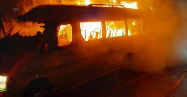 Yolcu Minibüsü Alev Alev Yandı