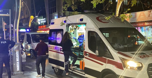 Yolda yürürken bacağından vuruldu