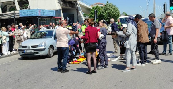 Yolun Karşısına Geçmek İsteyen Kadına Otomobil Çarptı