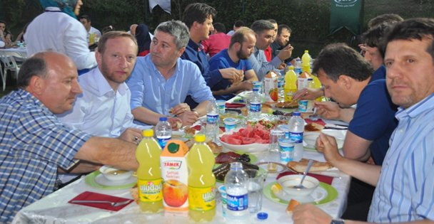 Yöre Grup'tan Bahçe'de iftar