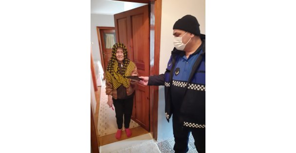 Yürüyüş Yolunda Bulduğu Cüzdanı Sahibine Teslim Etti