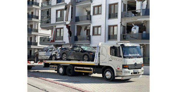 Yüzlerce Çekici ve Vinci Deprem Bölgesine Seferber Etti