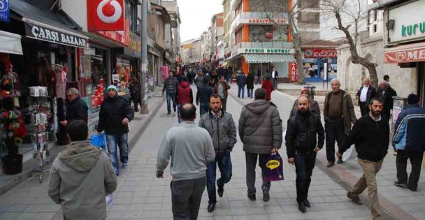 Yüzlerce kişi ağırlıyor