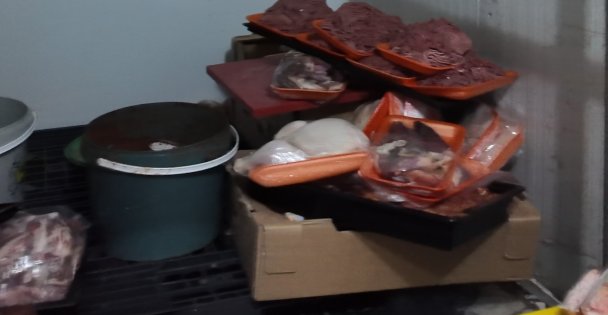 Zabıta, halk sağlığını hiçe sayan kasap işletmesini mühürledi