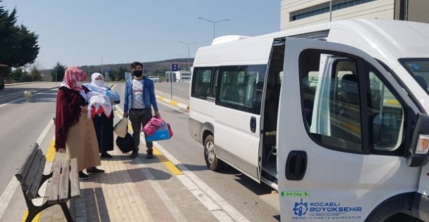 Zabıta vatandaşları evlerine ulaştırıyor