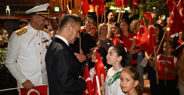 Zafer Bayramı'nın 104. Yılında Fener Alayı Coşkusu