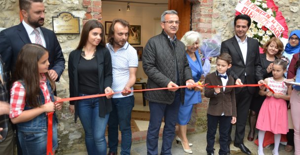 Zehra Çiriş Resim Sergisi açıldı