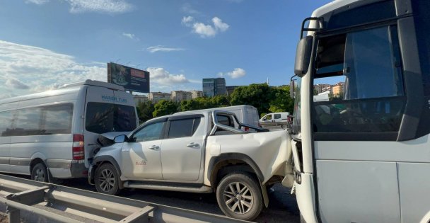 Zincirleme Trafik Kazasında 6 Kişi Yaralandı